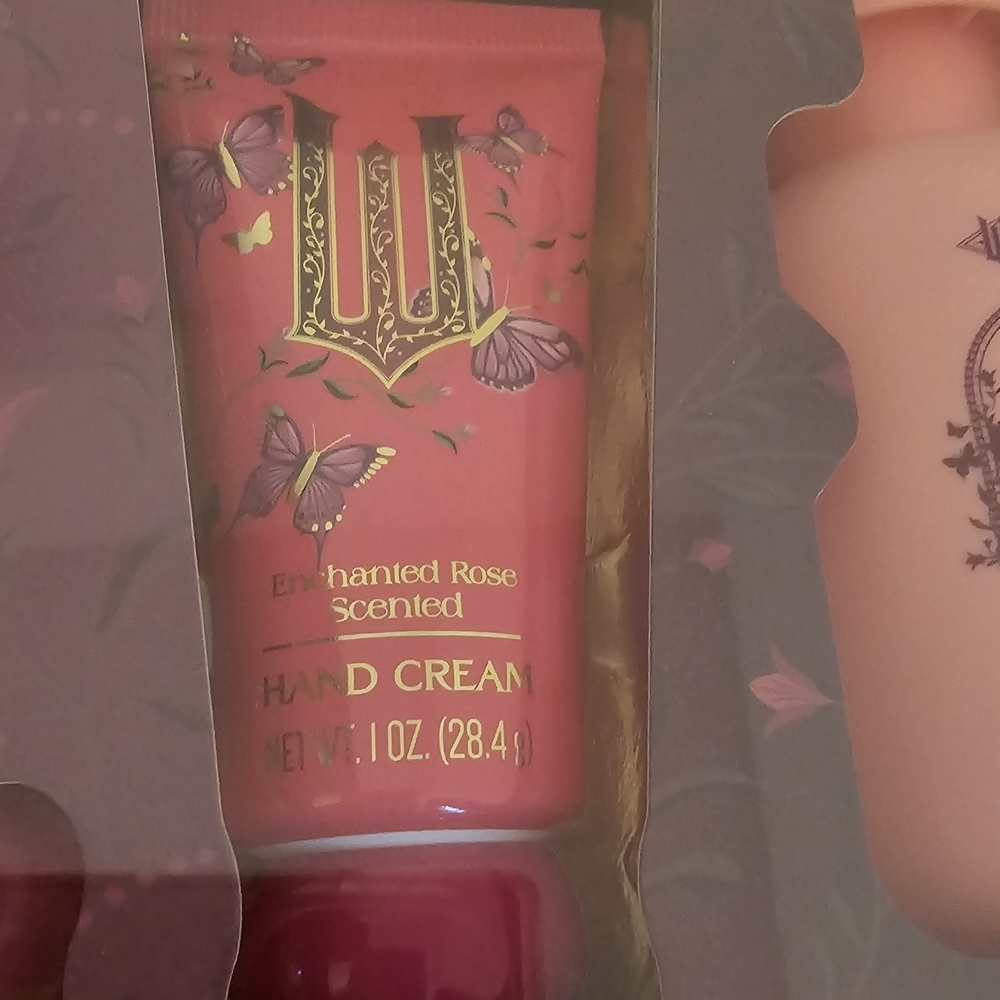 Wicked Gold and Pink Bath Set - Picture 8 of 11